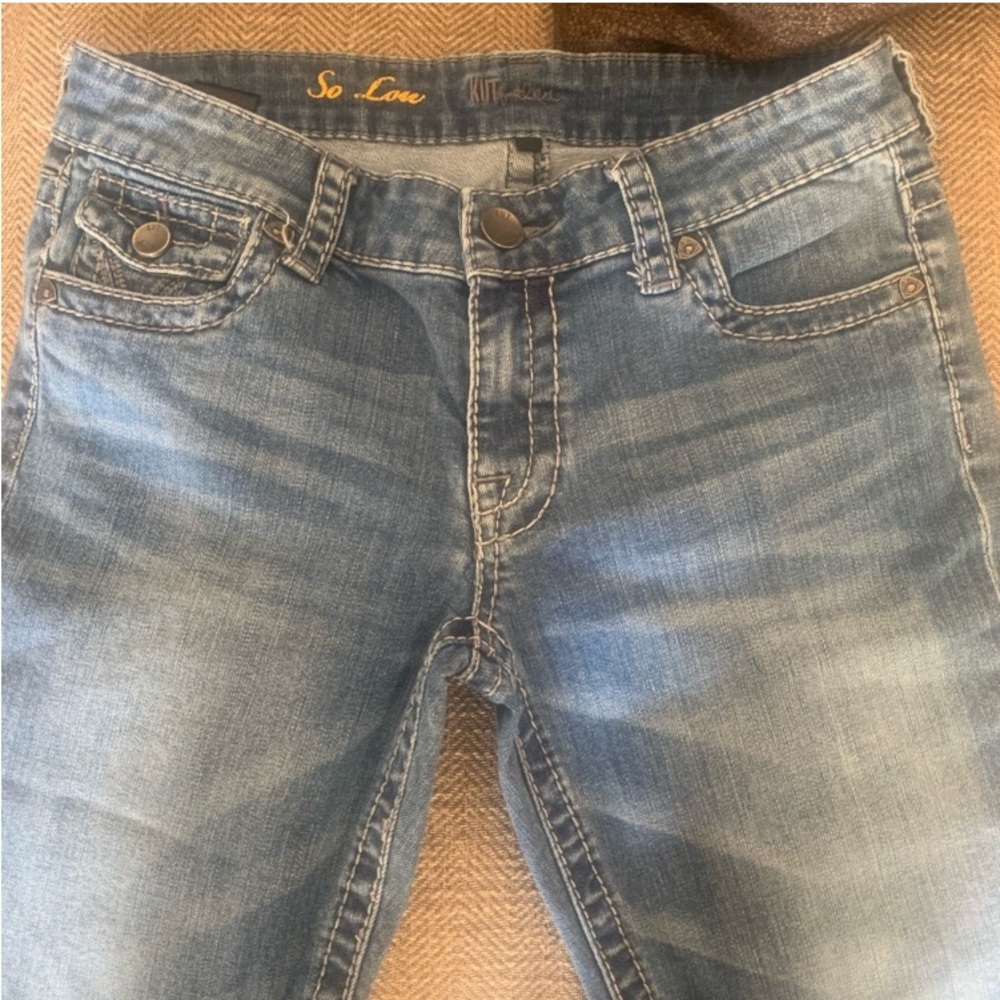 Excellent Preowned Condition Kut from Kloth Kate low rise Crop Jeans Size 6.